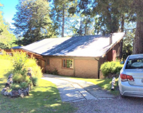 Agradable casa gran jardin playa muelle y amarra San Carlos De Bariloche